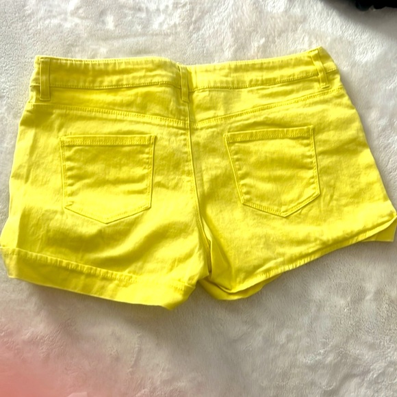 BUY NOW💛💛 MID WAIST SUMMER SHORT 💛💛 - Picture 4 of 5